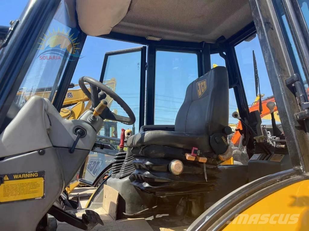 JCB 4CX 反鏟裝載機