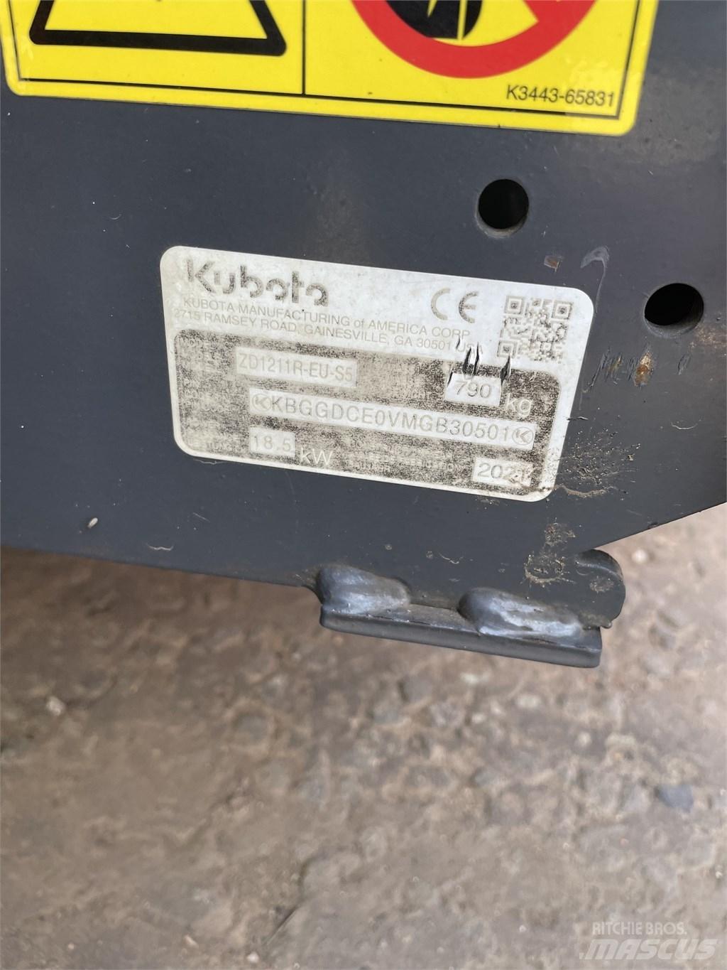 Kubota ZD 1211 騎乘式割草機