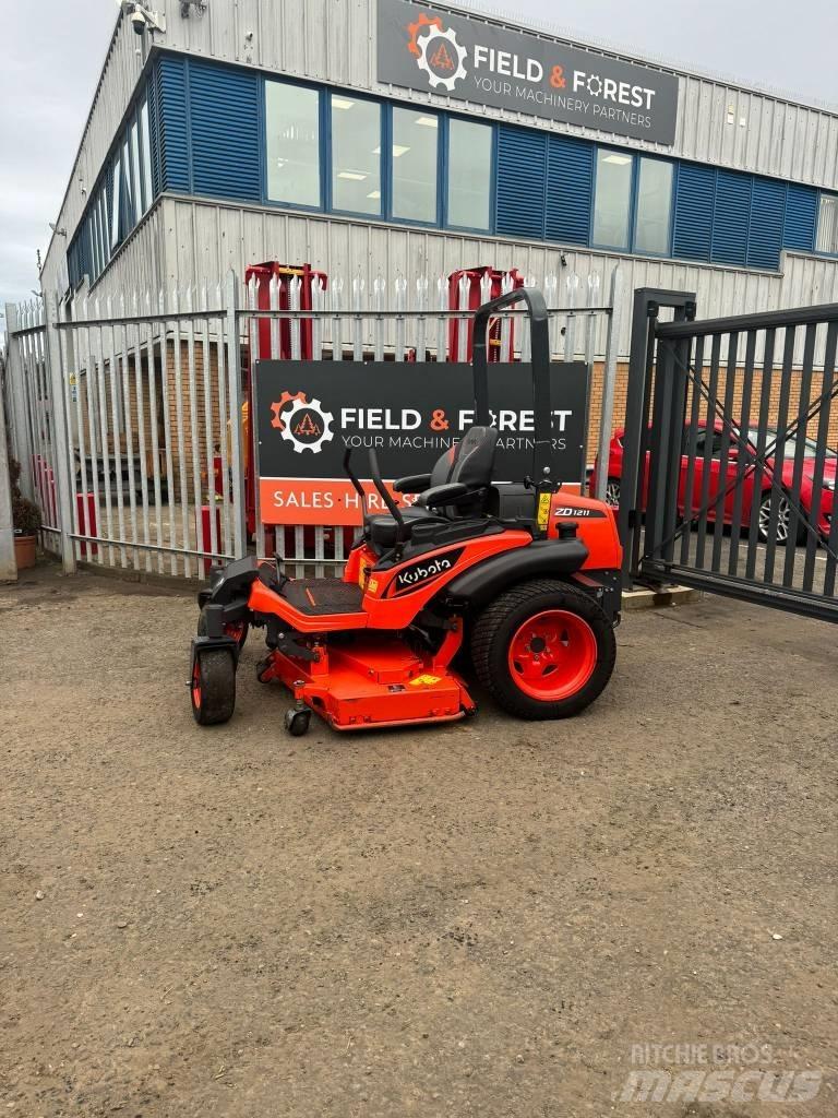 Kubota ZD 1211 騎乘式割草機