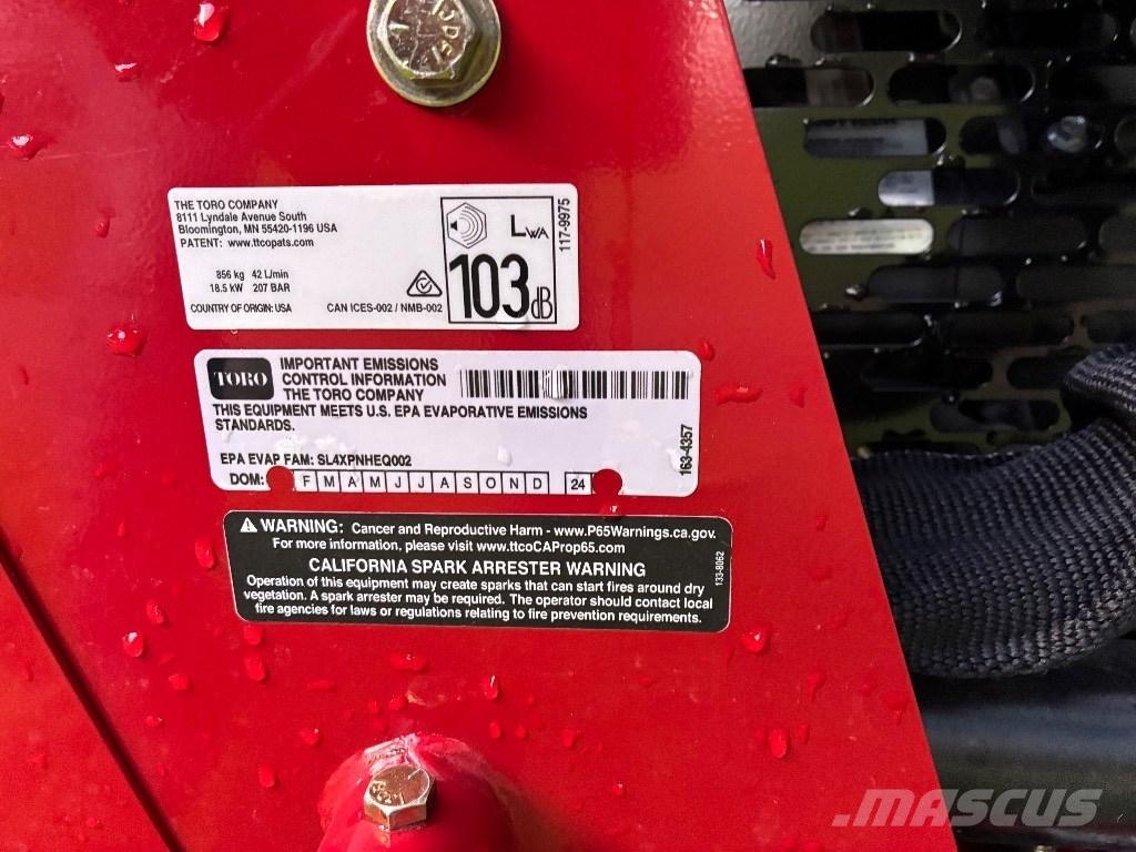 Toro TX427 滑移轉向裝載機