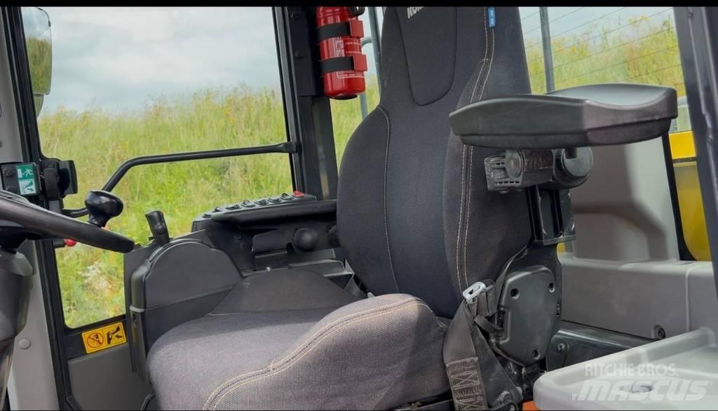 Komatsu WA470-8 輪胎式裝載機