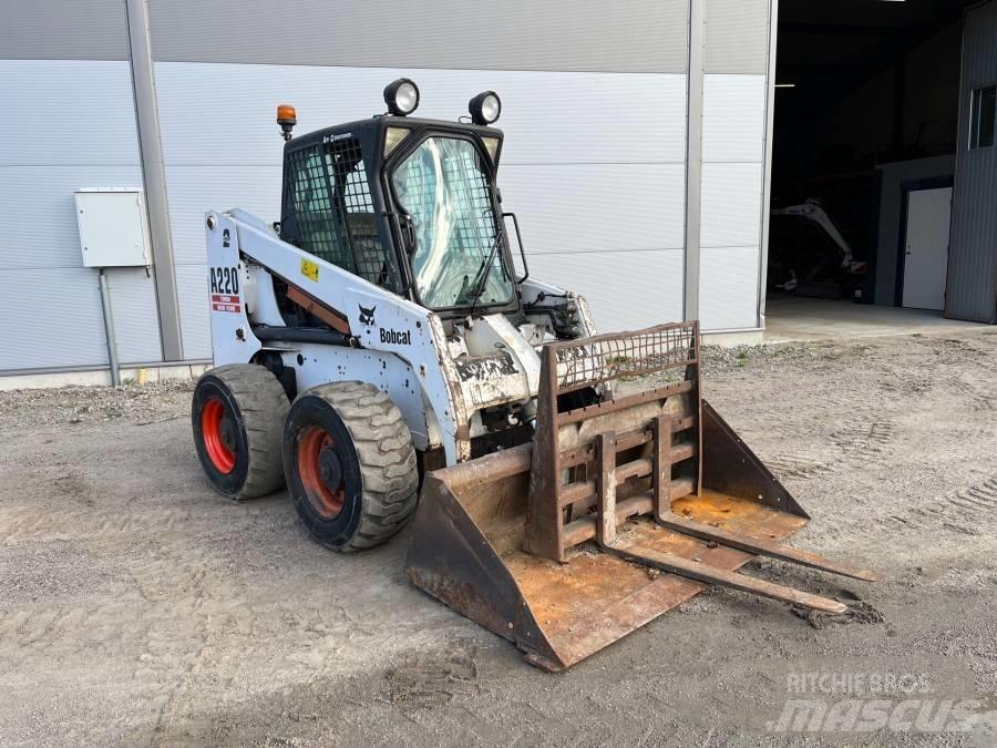 Bobcat A 220 滑移轉向裝載機