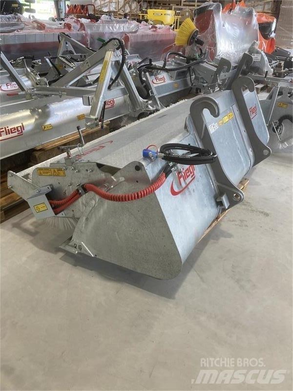 Fliegl Power Pro 260 掃倉機