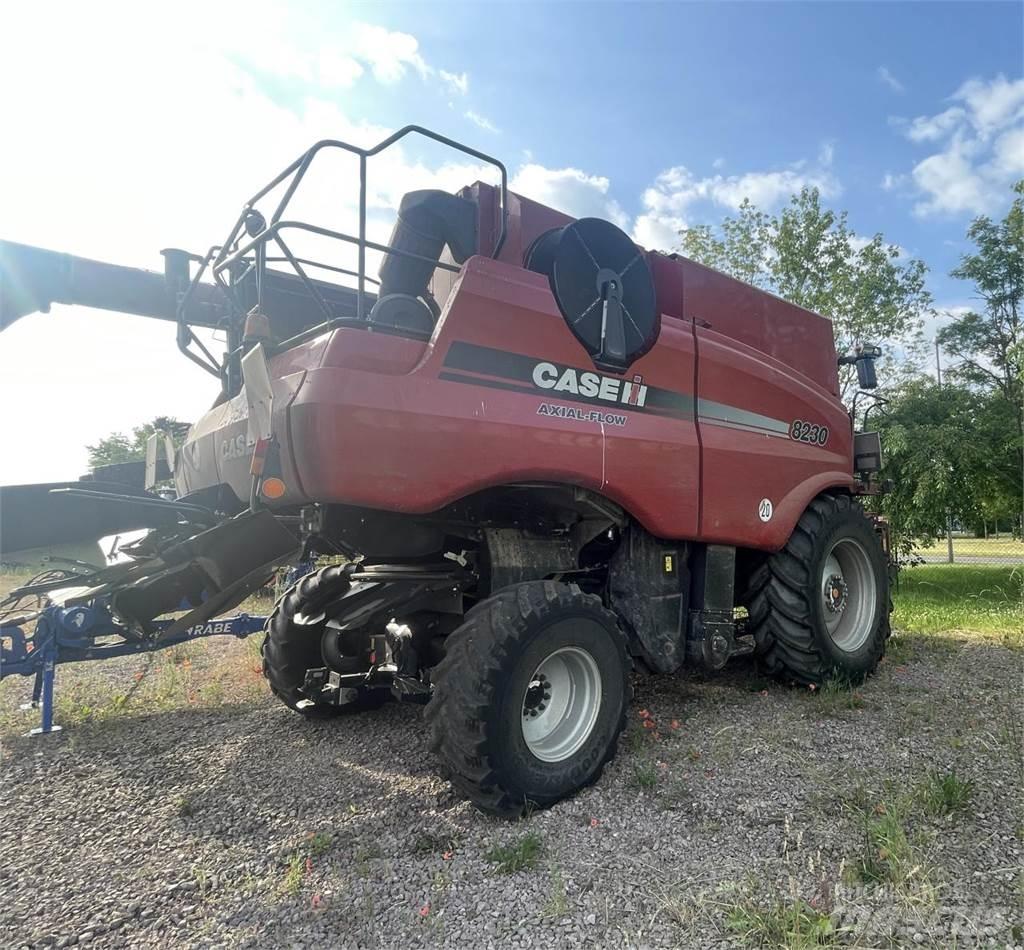 Case IH 8230 AF 聯合收穫機