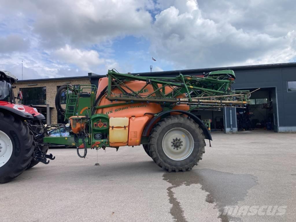 Amazone UX 5200 , 24 M 牽引式噴霧機