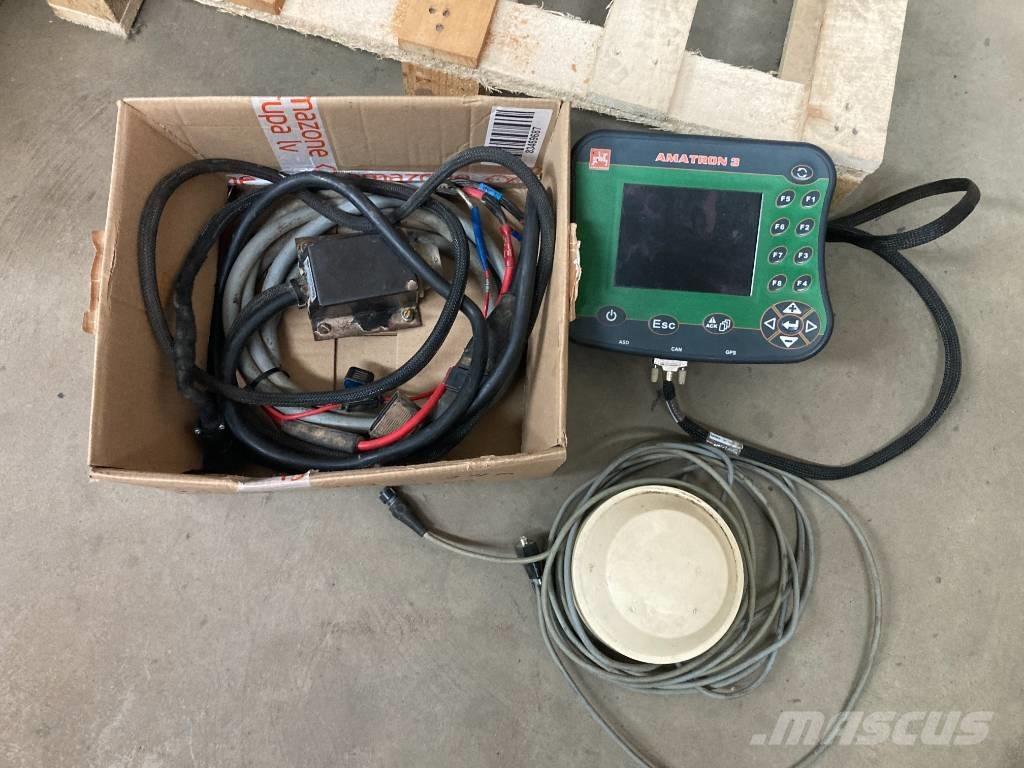 Amazone UX 5200 , 24 M 牽引式噴霧機