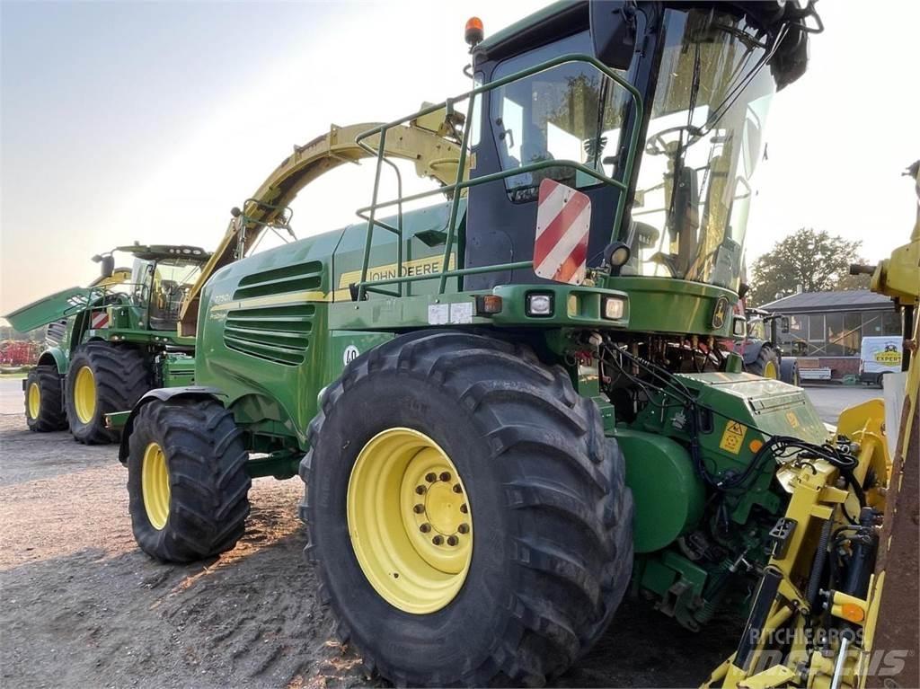 John Deere 7750 自走式飼料採集機