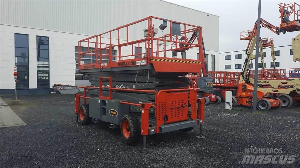 SkyJack 9250RT 剪式升降機