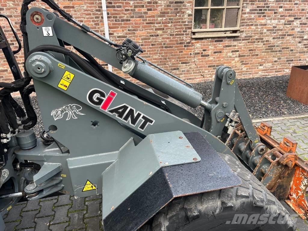 GiANT V5003 X-tra HD 輪胎式裝載機