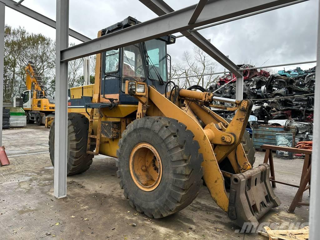 Komatsu WA200 輪胎式裝載機