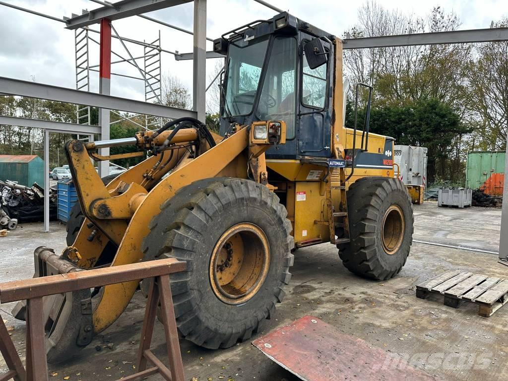 Komatsu WA200 輪胎式裝載機