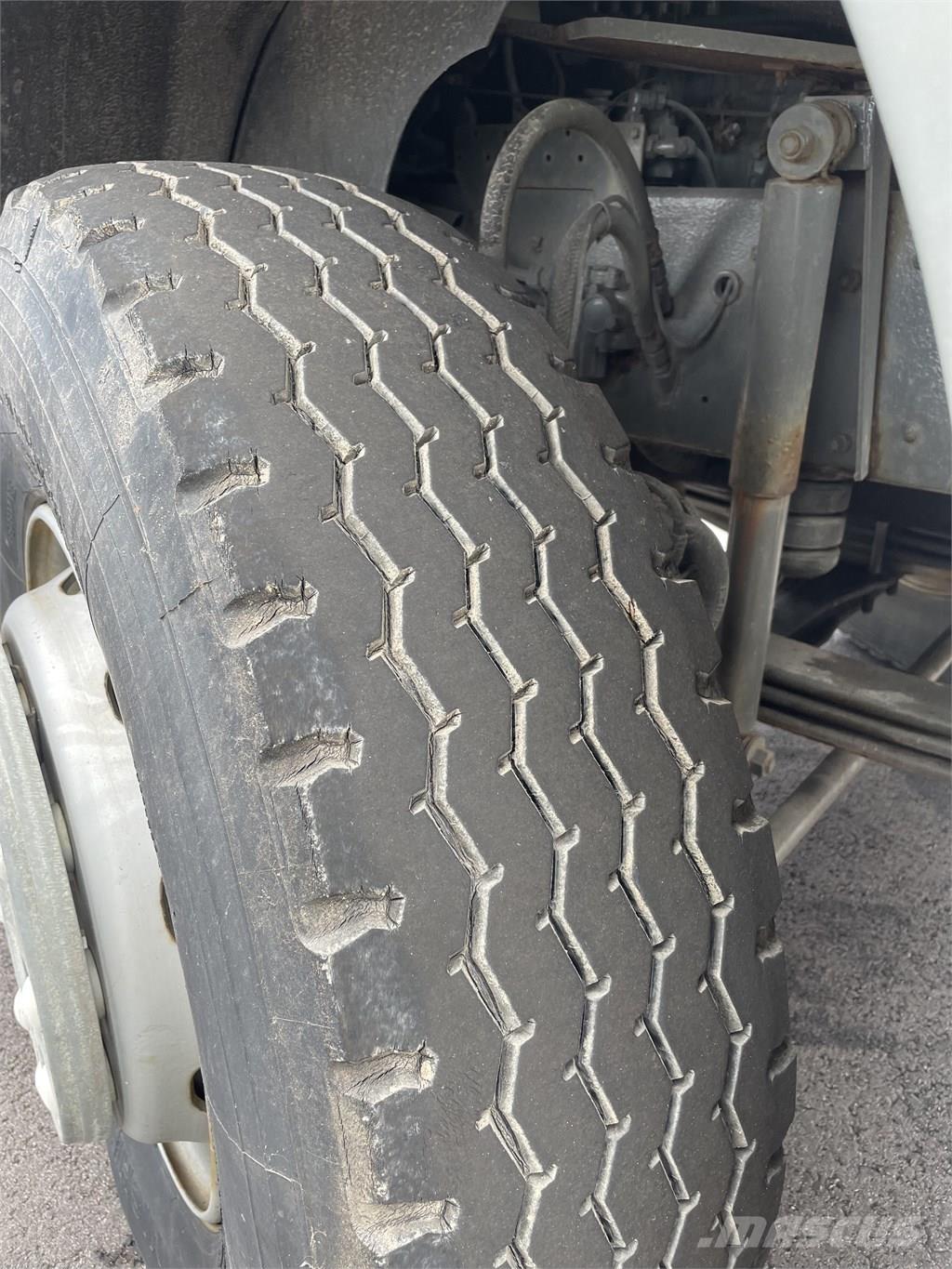 Volvo F 12 商用底盤車