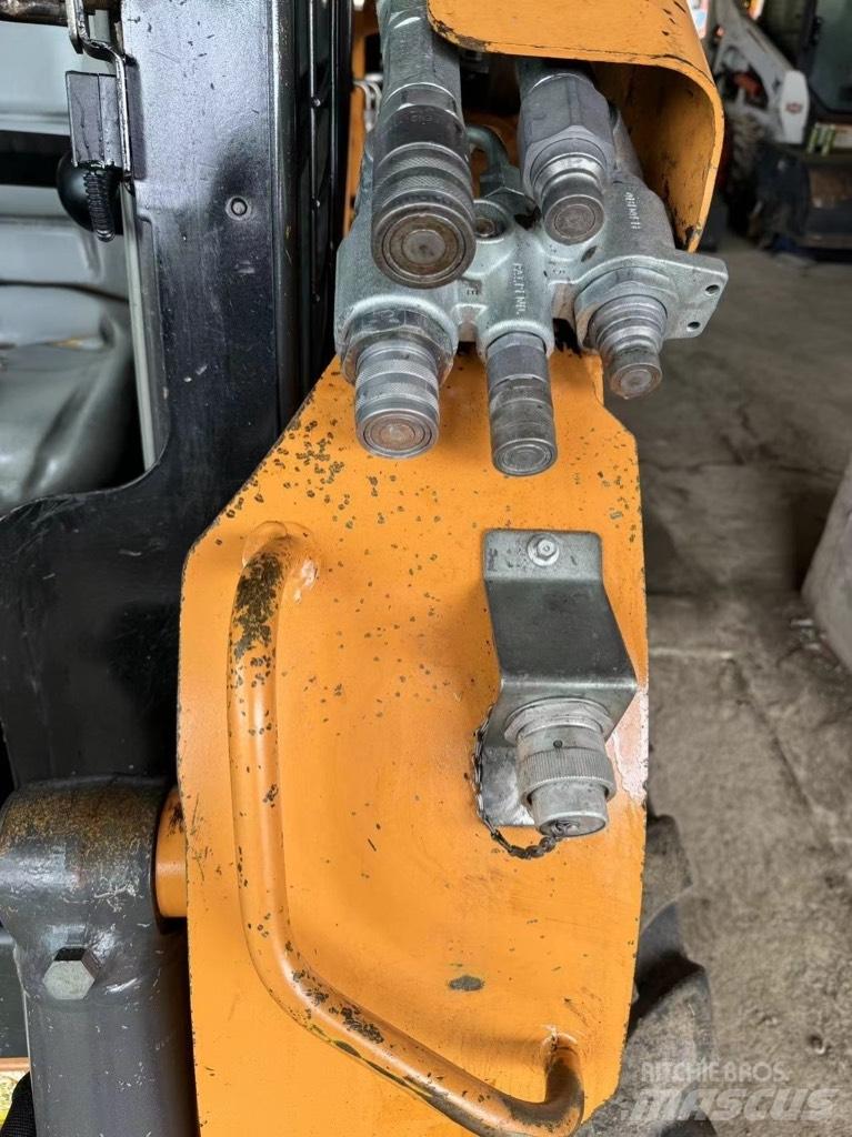 CASE SR 250 滑移轉向裝載機