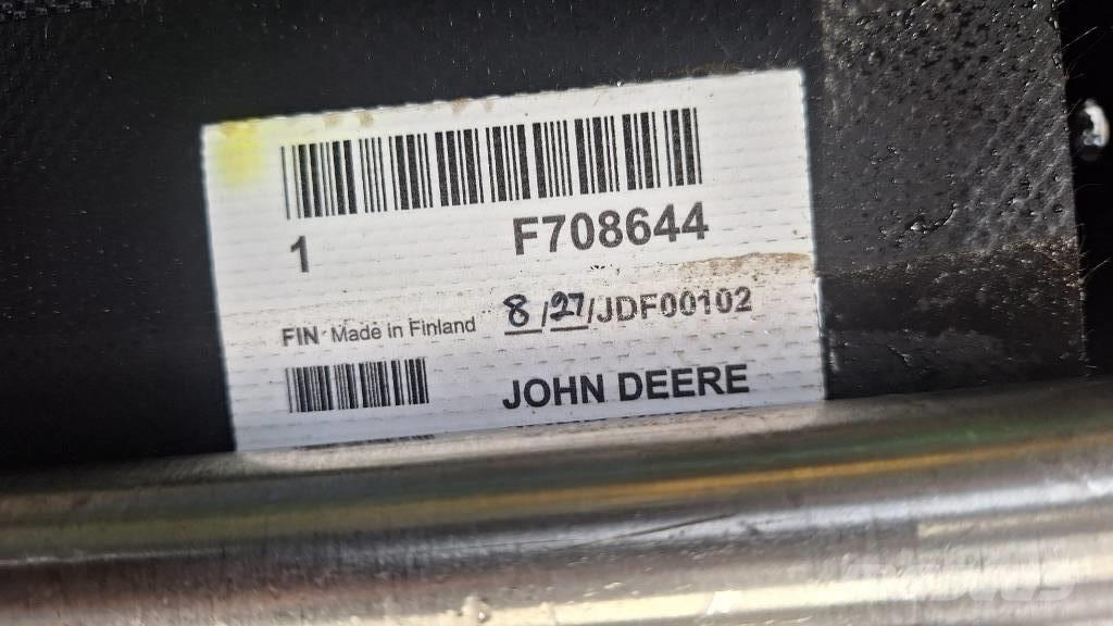 John Deere F708644 駕駛室與內部