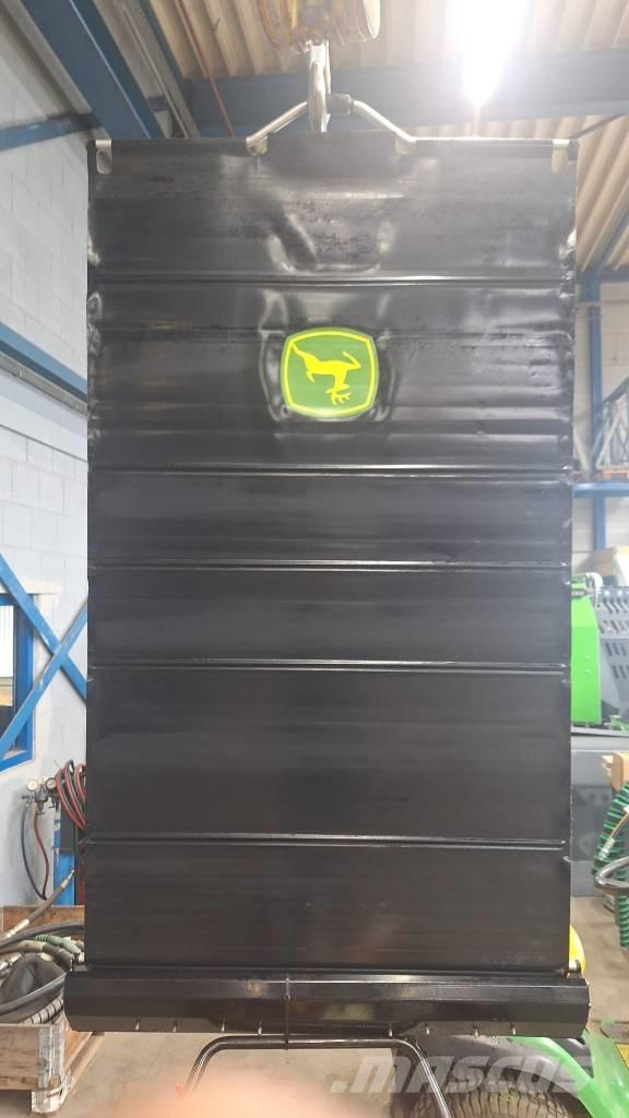 John Deere F708644 駕駛室與內部