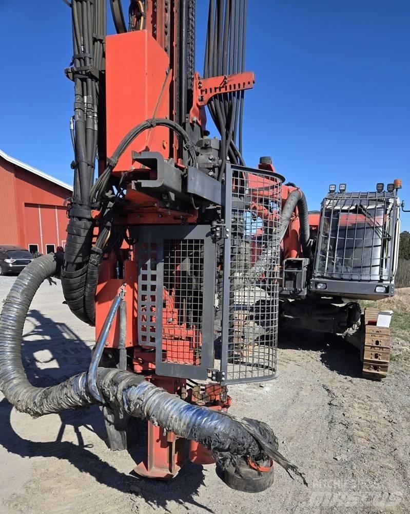 Sandvik Ranger DX800 隧道和地下採礦鑽機