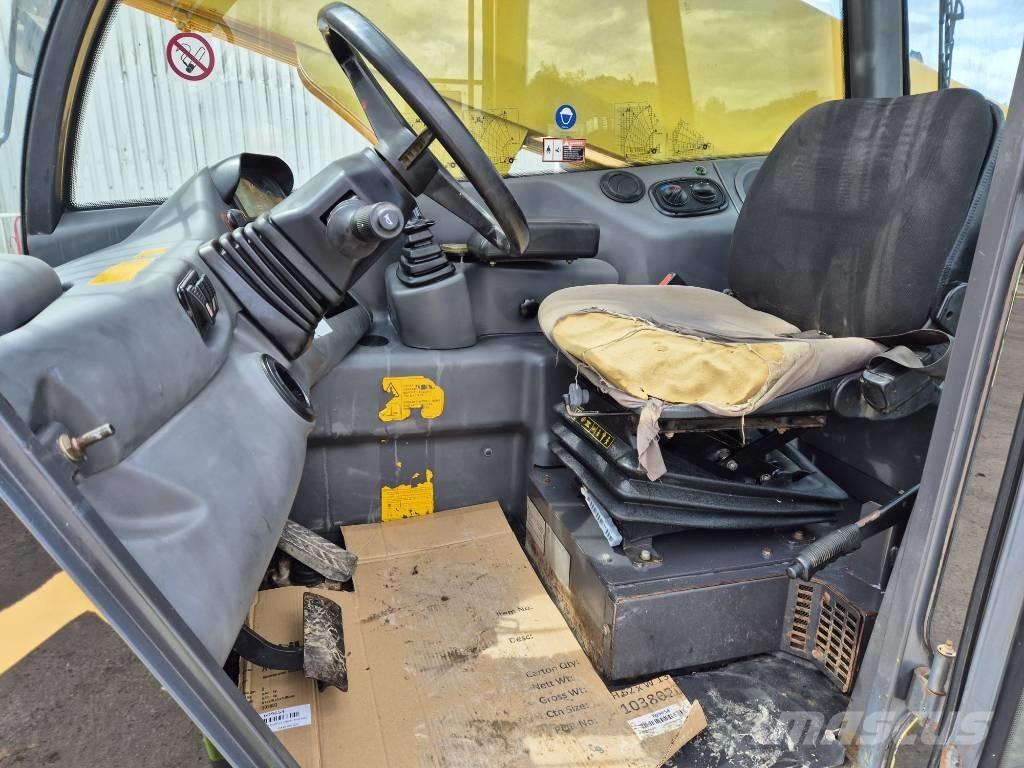 New Holland LM 1333 伸縮臂操作車