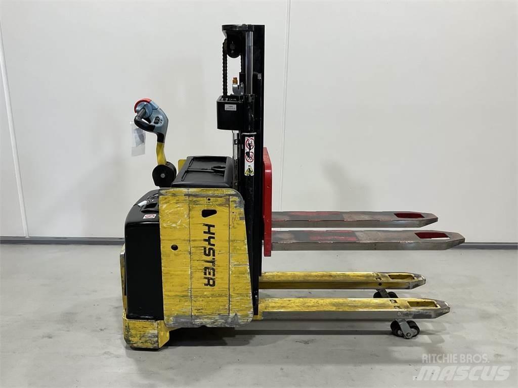 Hyster P2.0SD-17 自走式堆積機