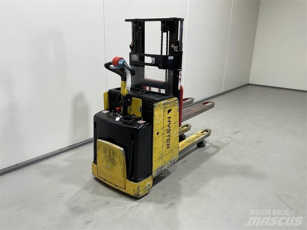 Hyster P2.0SD-17 自走式堆積機