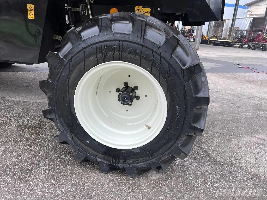 New Holland TC 4.90 聯合收穫機