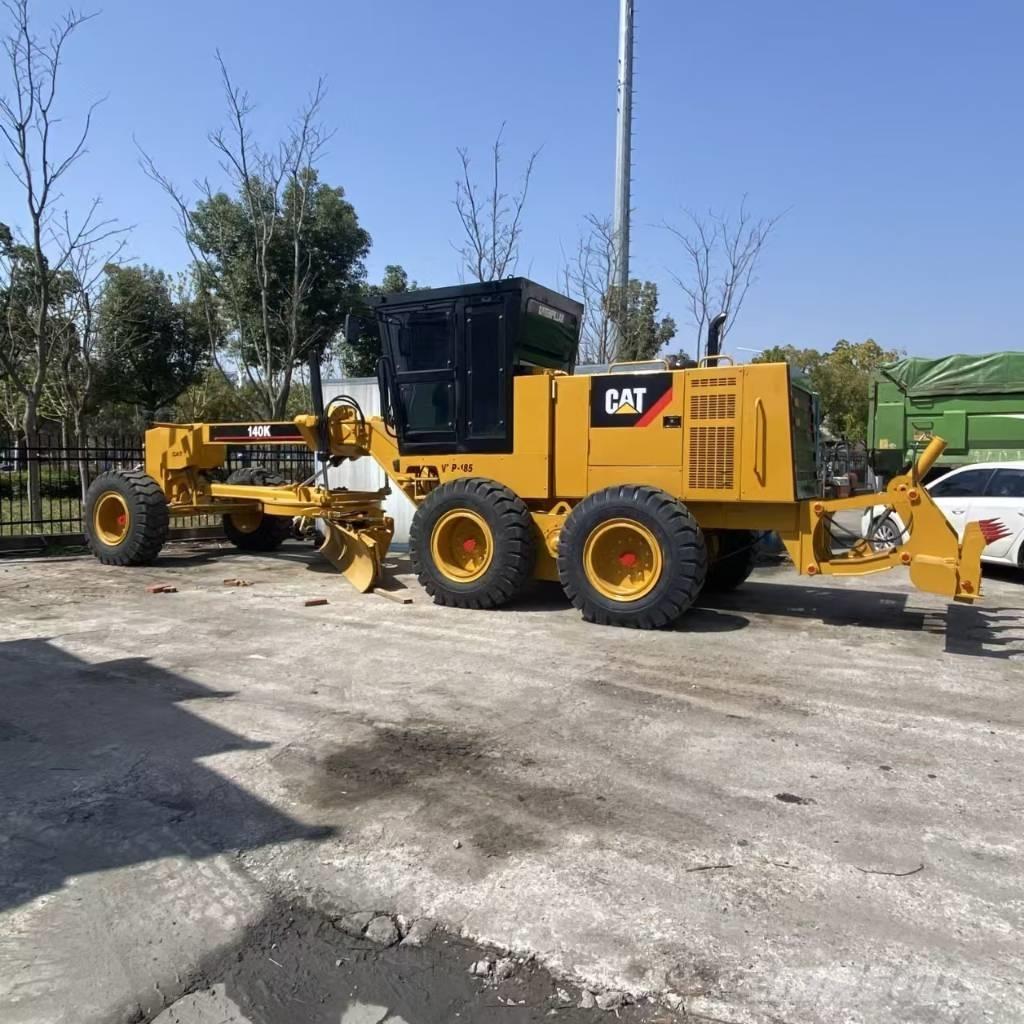 CAT 140 K 平土機
