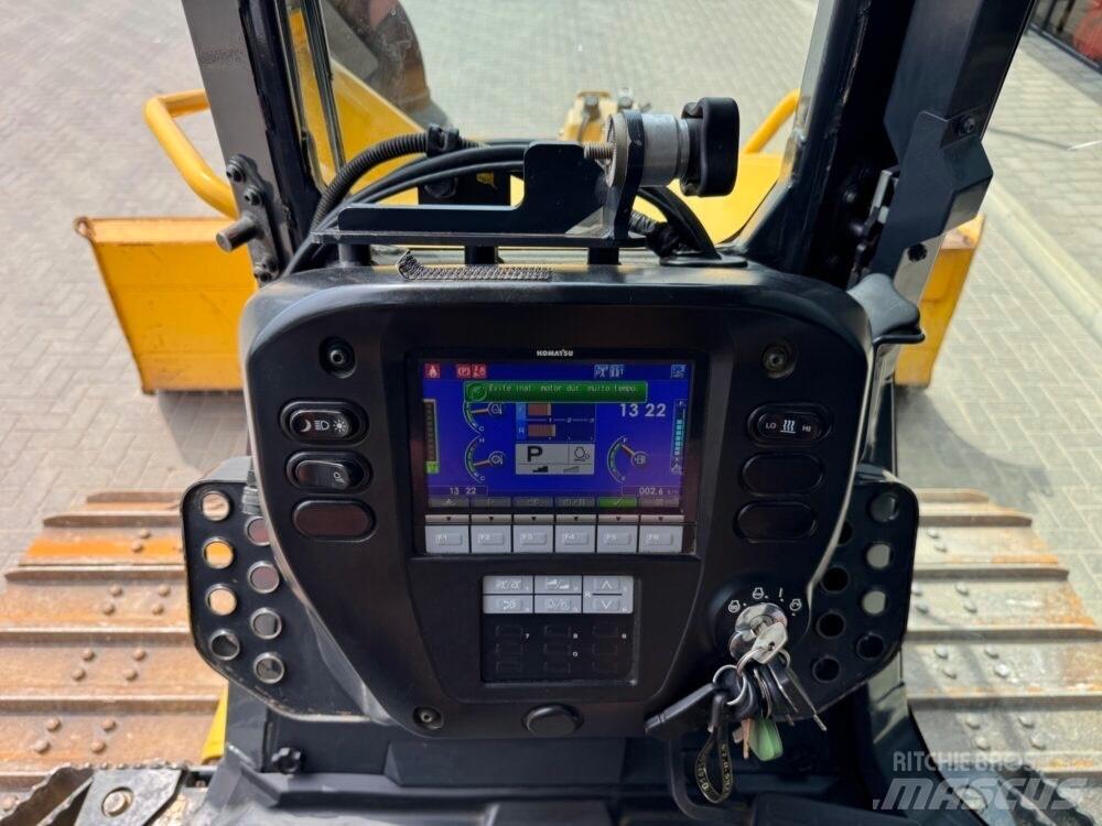 Komatsu D37PXi-24 履帶推土機