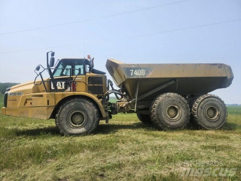 CAT 740 B 鉸接式起吊車