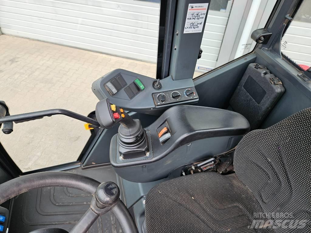 Schäffer 6680Z-II 輪胎式裝載機