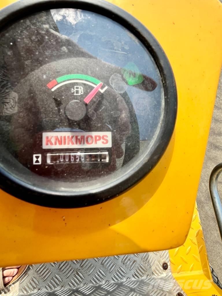 Knikmops KM 100 輪胎式裝載機