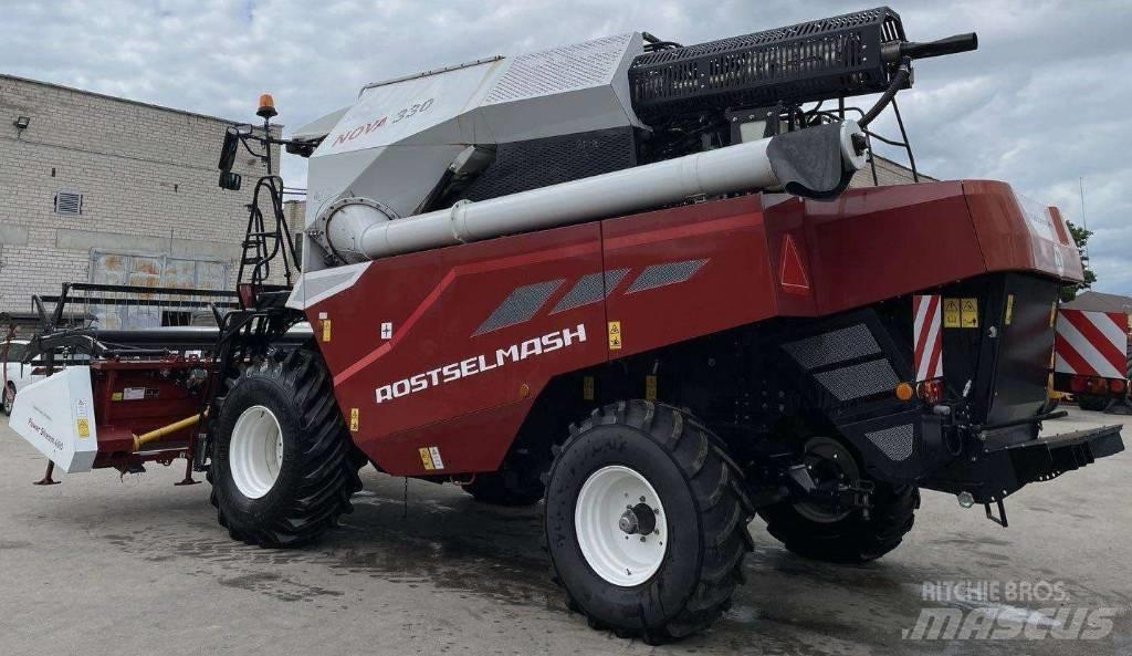 Rostselmash Nova 330 聯合收穫機