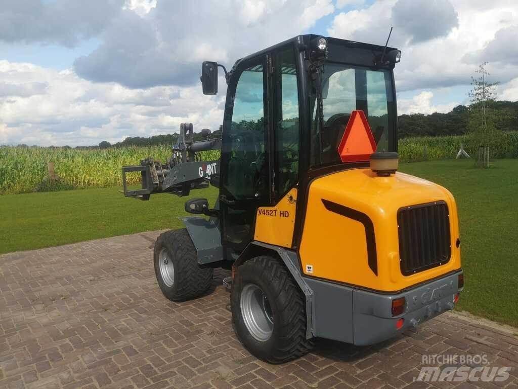 GiANT V 452 T HD 輪胎式裝載機