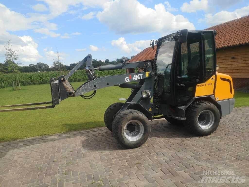 GiANT V 452 T HD 輪胎式裝載機