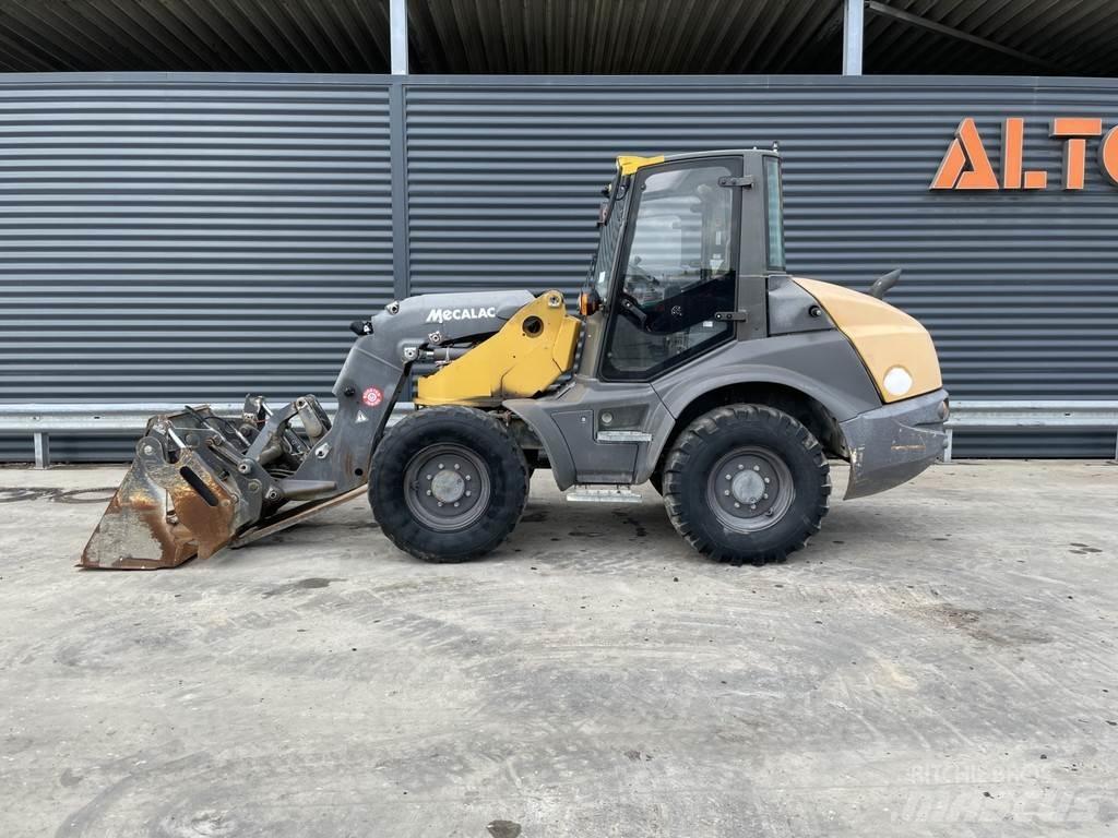 Mecalac AS 700 輪胎式裝載機