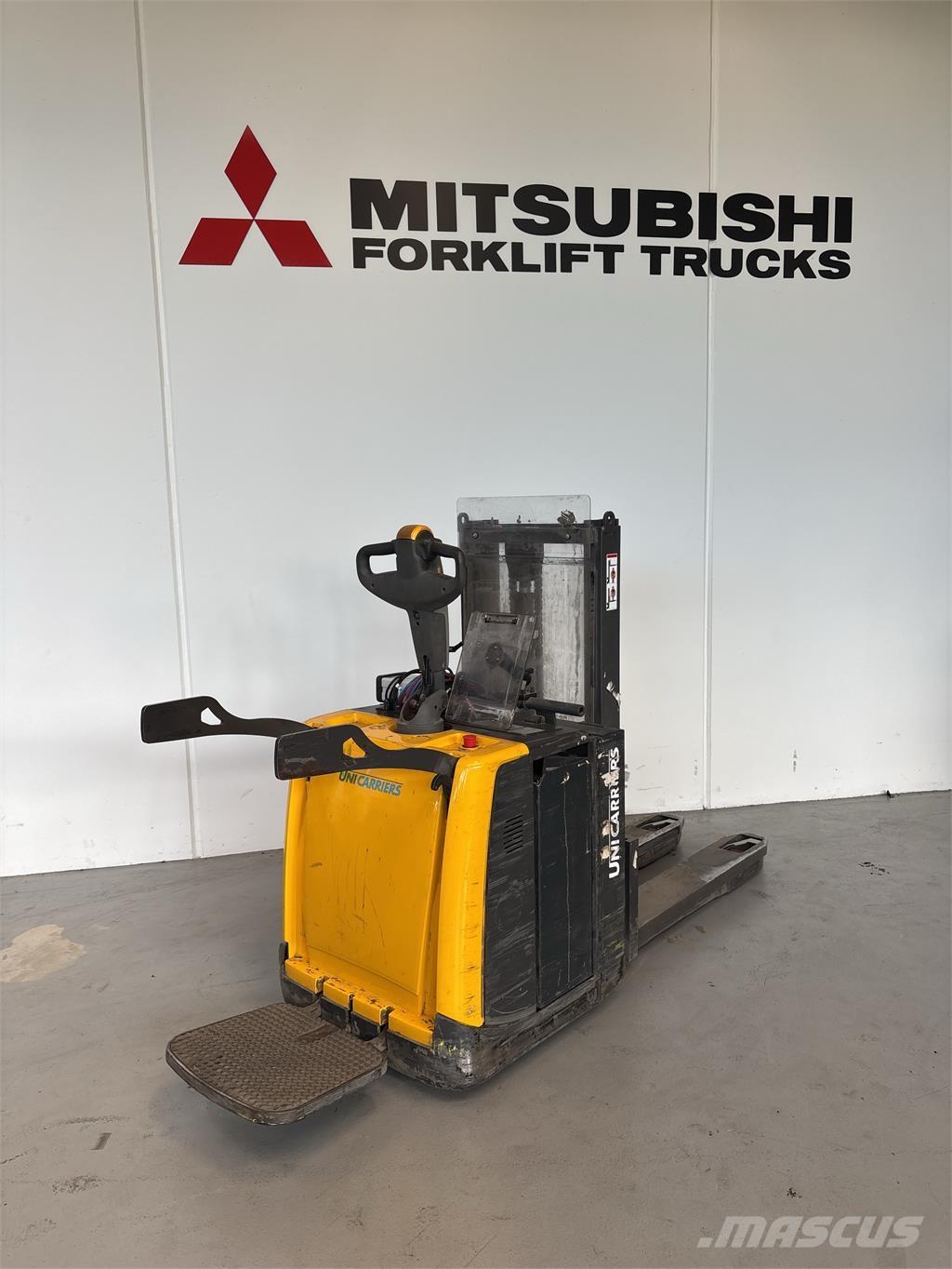 Atlet PDP200 自走式堆積機