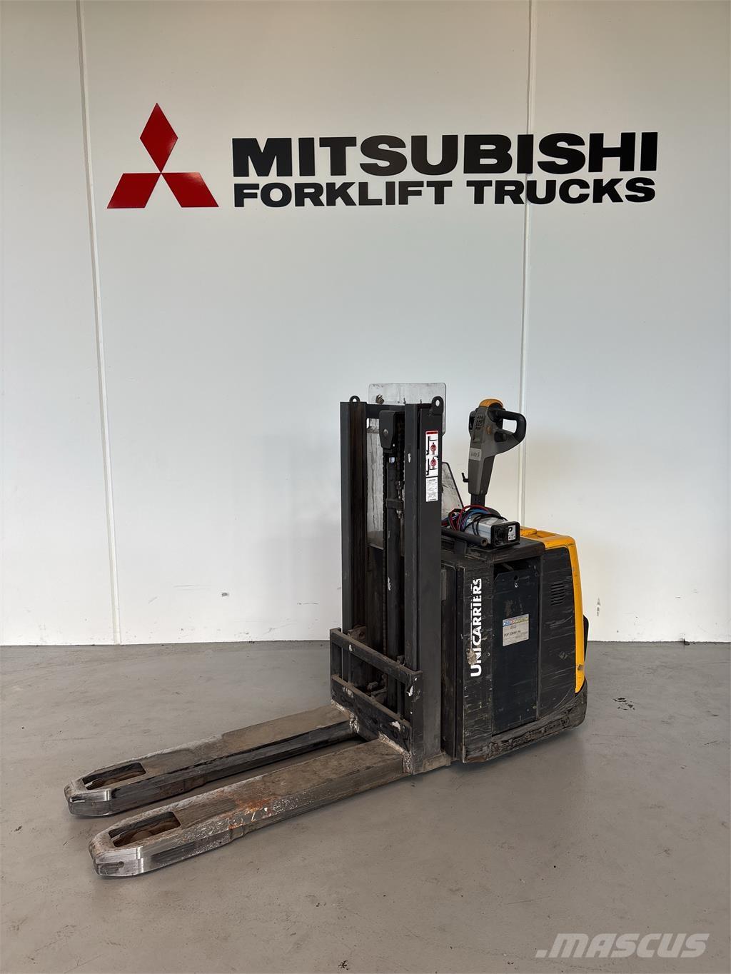 Atlet PDP200 自走式堆積機