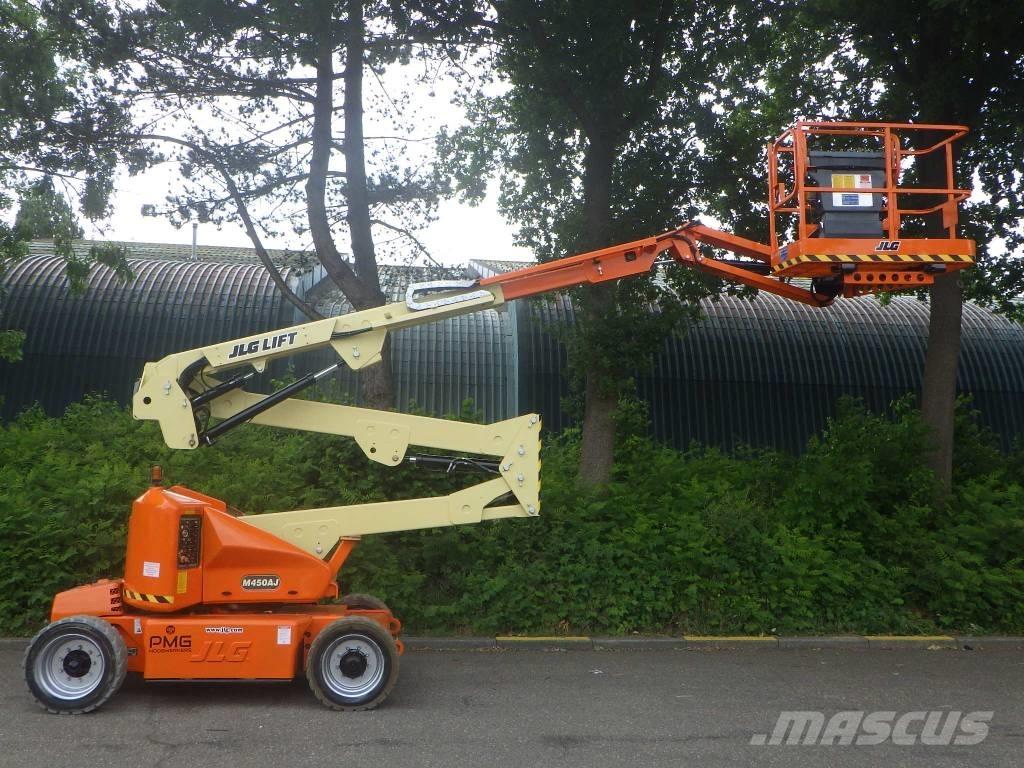 JLG M450AJ 曲臂高空作業車