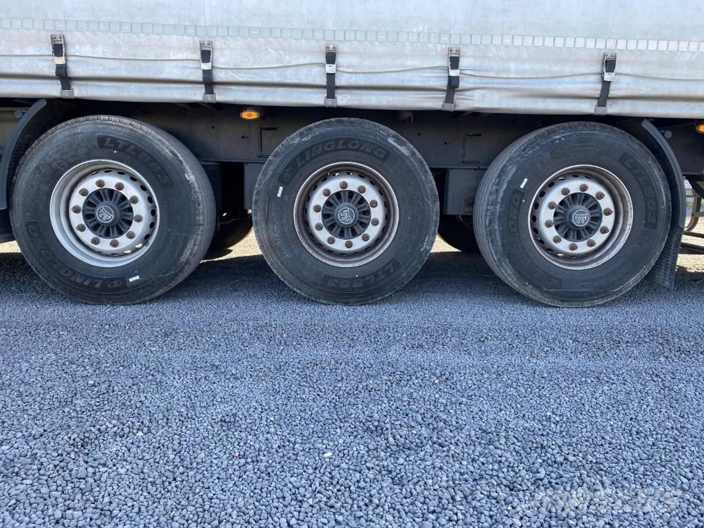 Kögel SN 24 篷布半拖車