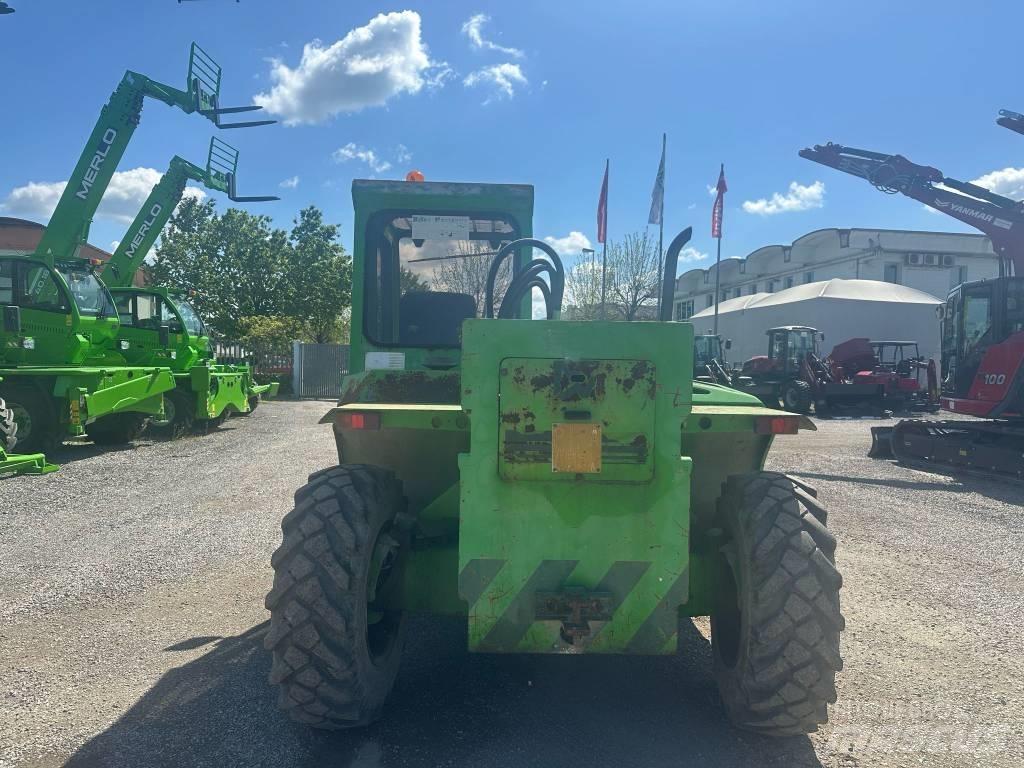 Merlo P 25.9 伸縮臂操作車