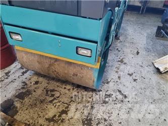 Bomag BW 100 AD-4 雙輪滾壓機