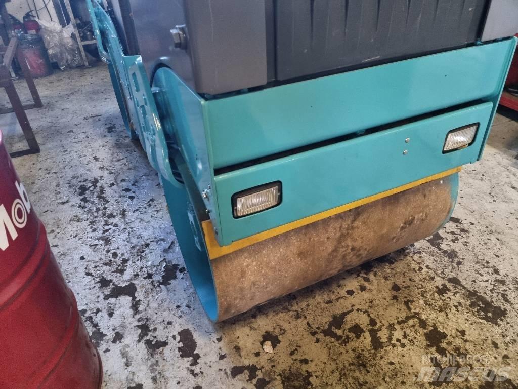 Bomag BW 100 AD-4 雙輪滾壓機