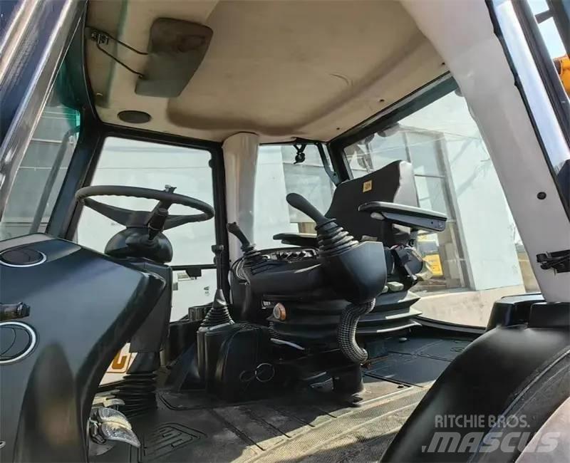 JCB 3CX 反鏟裝載機