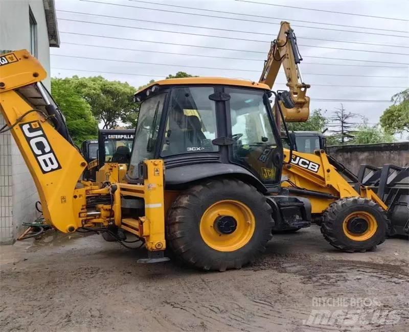 JCB 3CX 反鏟裝載機