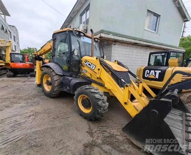 JCB 3CX 反鏟裝載機