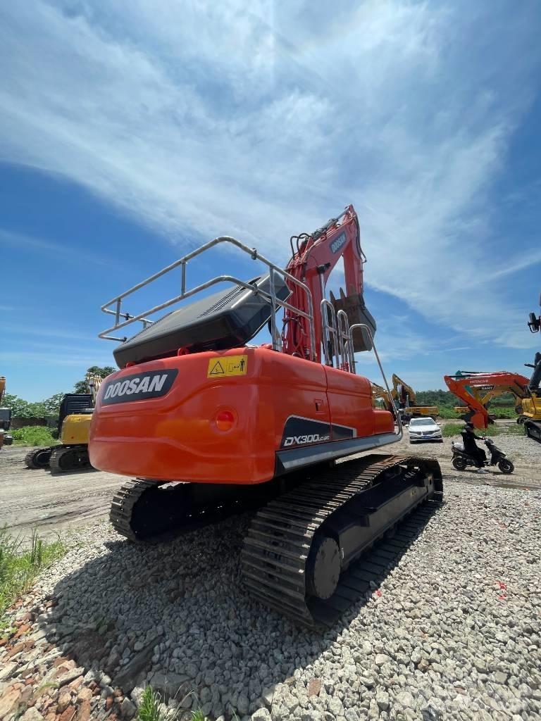 Doosan DX 300 履帶式 挖土機/掘鑿機/挖掘機