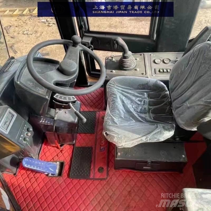 LiuGong CLG 835 輪胎式裝載機