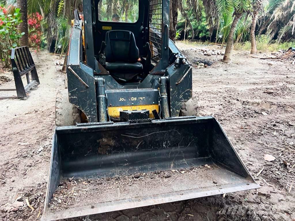 John Deere 312 滑移轉向裝載機