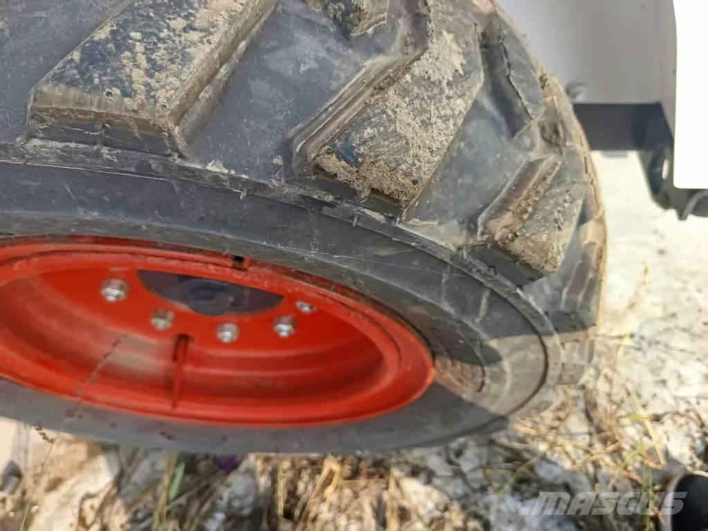 Bobcat S18 滑移轉向裝載機