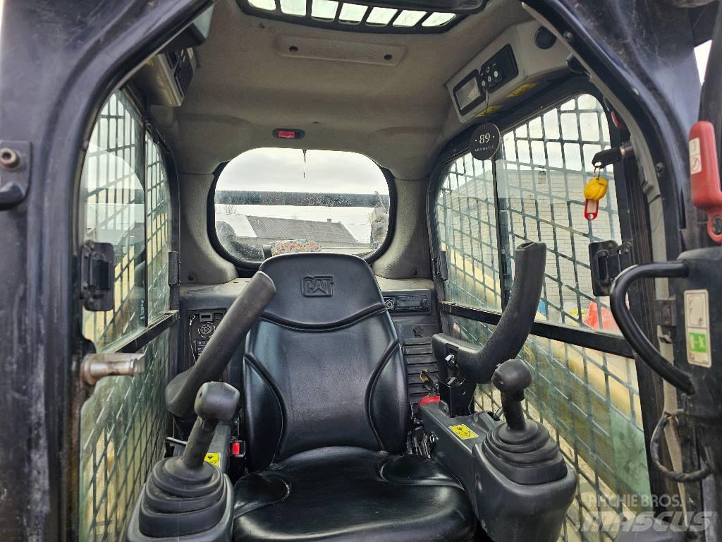 CAT 289 D 滑移轉向裝載機