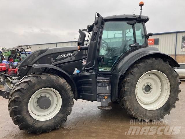 Valtra T214 Versu 曳引機