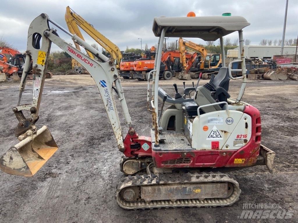 Takeuchi TB 216 小型挖土機/掘鑿機<7t(小型挖掘機)